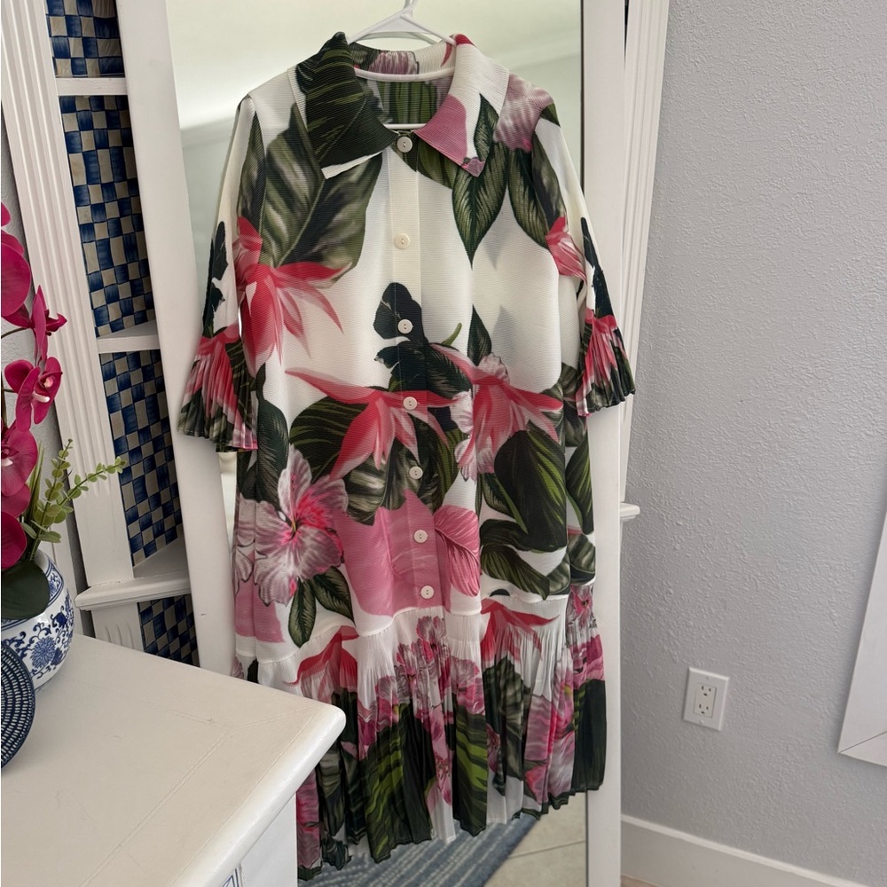 Elegant Pleated Floral Button-Up Dress with Tropical Print